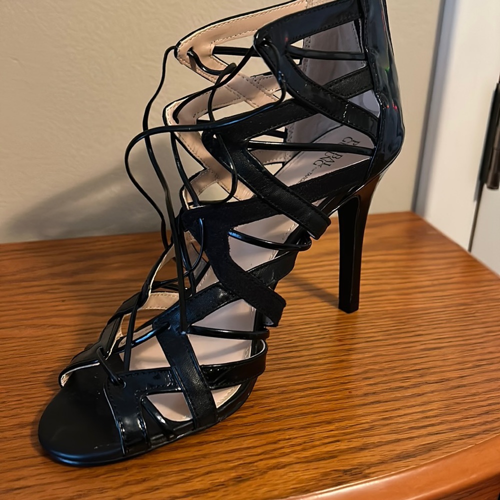 Black strap going out heel!